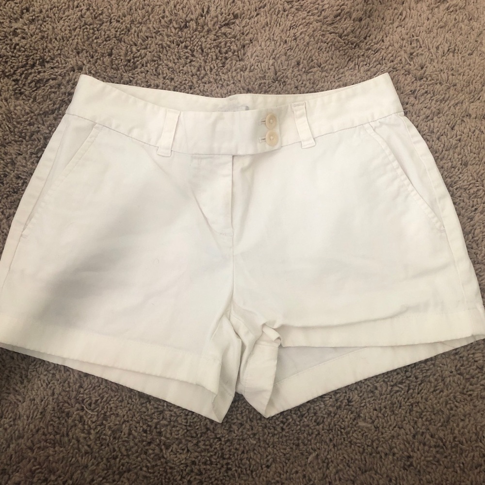 White Vineyard Vines shorts